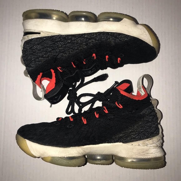 Nike LeBron 15 Black Bright Crimson size 4Y used - Picture 1 of 6